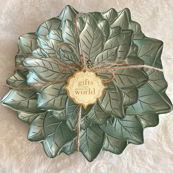 2 Turkish Glass Green Gold Poinsettia 12” 9” Dining Serving Plates Set of 2 NWT - Picture 1 of 5